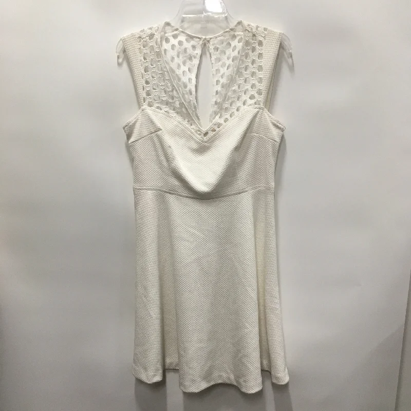 White Dress Casual Short Betsey Johnson, Size 10